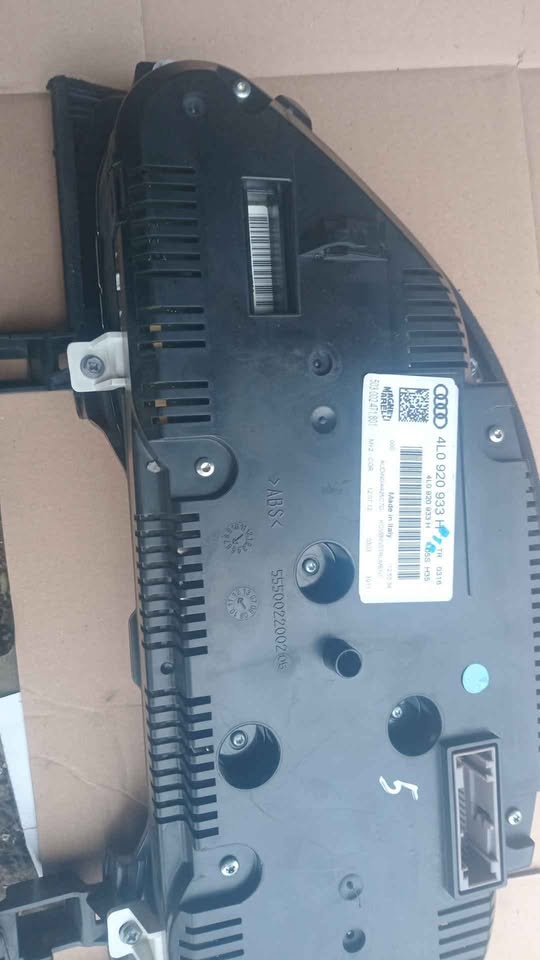 Audi Q7 2013-15 Kmh Instrument Cluster Speedometer Oem 4l0 920 933 H - Private Seller
