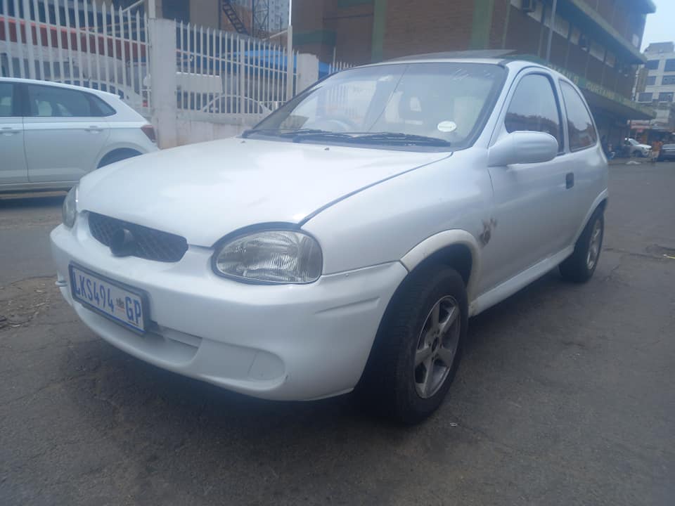 2000 OPEL CORSA 1.4 PETROL, MANUAL, WHITE COLOUR, MILEAGE 140000KMS, SUNROOF
