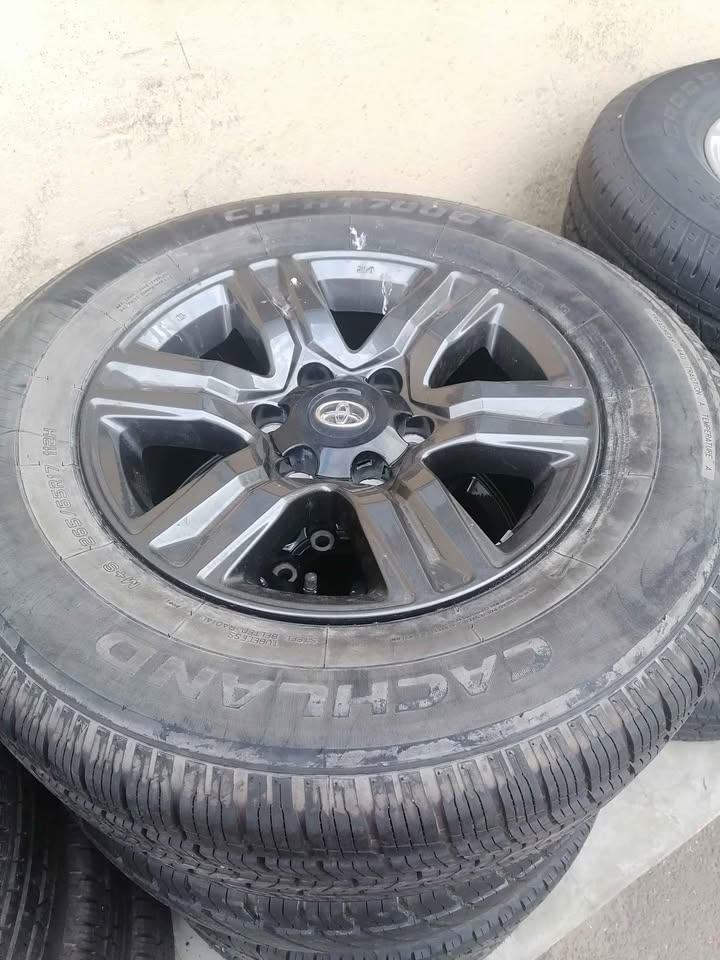 Toyota Hilux 17 (WITH USED TYRES) - Private Seller Toyota Hilux 17 (WITH USED TYRES) - Private Seller