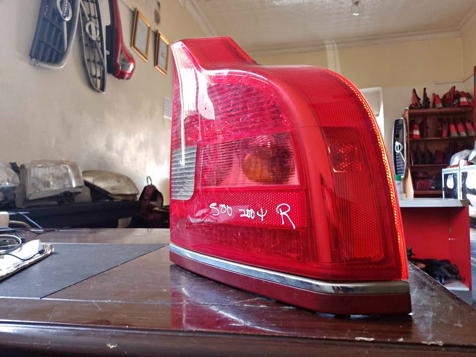 VOLVO S80 2004 RIGHT TAILLIGHT FOR SALE °¦°DELIVERY AVAILABLE COUNTRY WIDE°¦° - Private Seller VOLVO S80 2004 RIGHT TAILLIGHT FOR SALE °¦°DELIVERY AVAILABLE COUNTRY WIDE°¦° - Private Seller