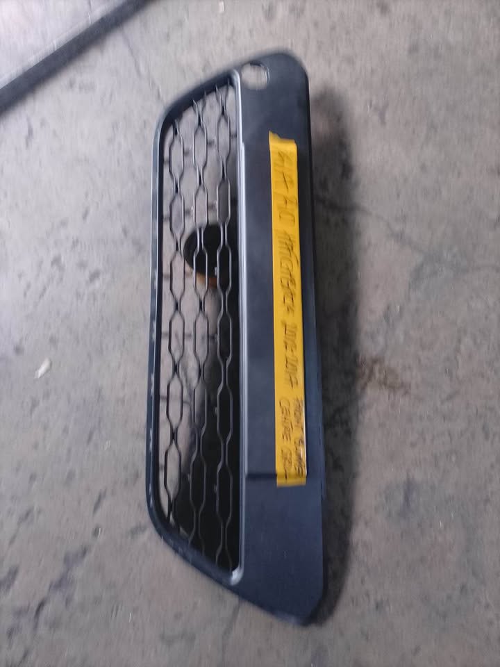Kia Rio hatch back 2017-2017 center grill - Private Seller
