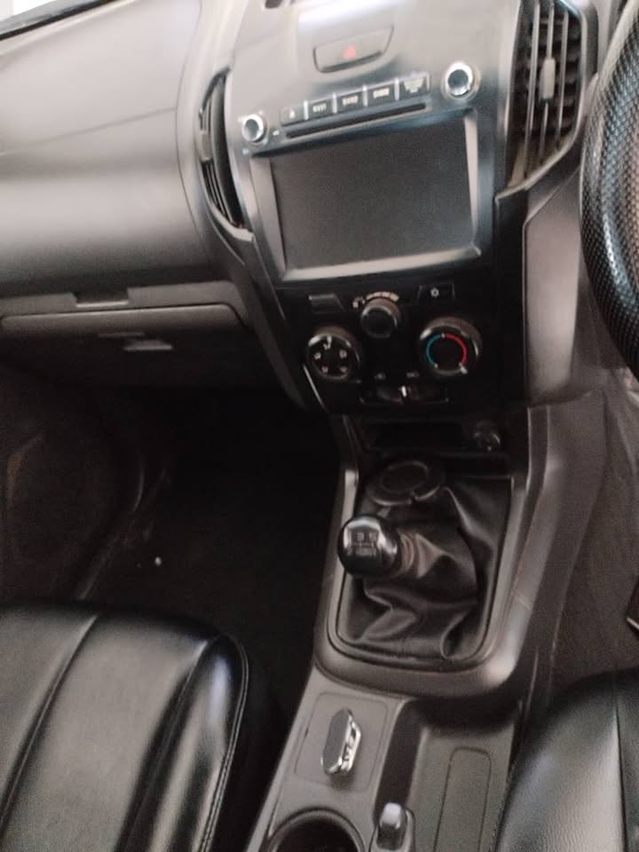 2014 ISUZU KB250 D MAX HIGH RAIDER SINGLECAB MANUAL