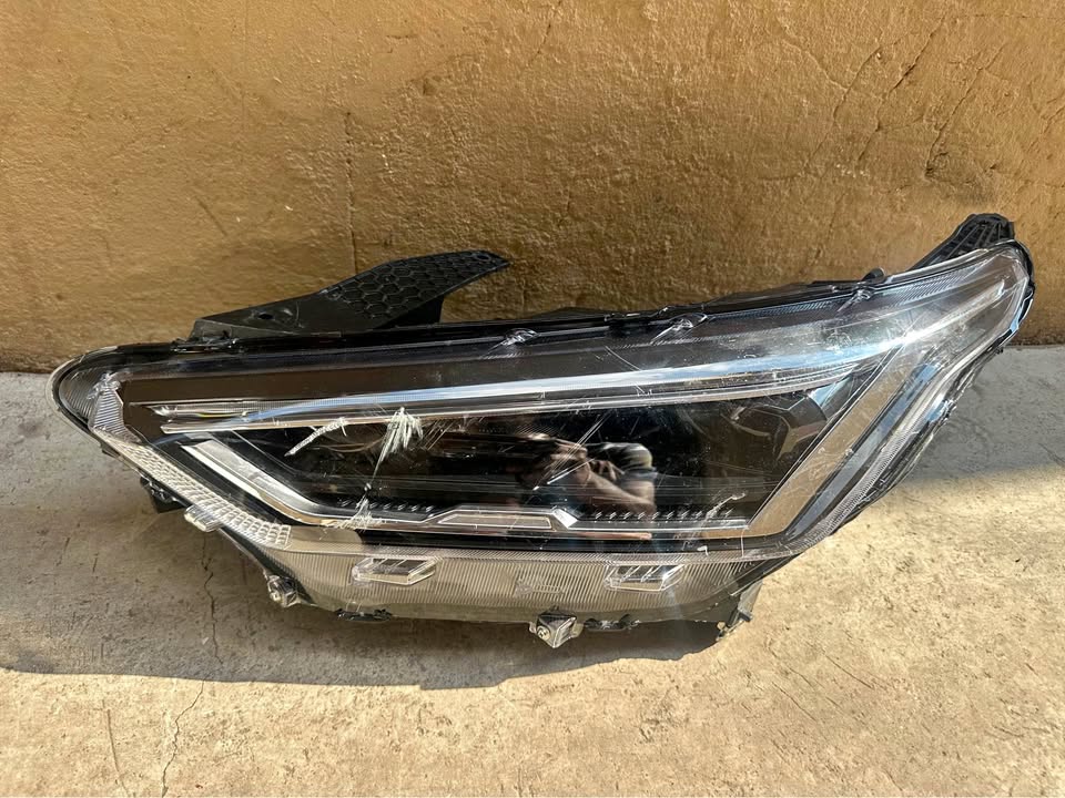 Nissan Magnite left side led xenon headlight - Private Seller Nissan Magnite left side led xenon headlight - Private Seller