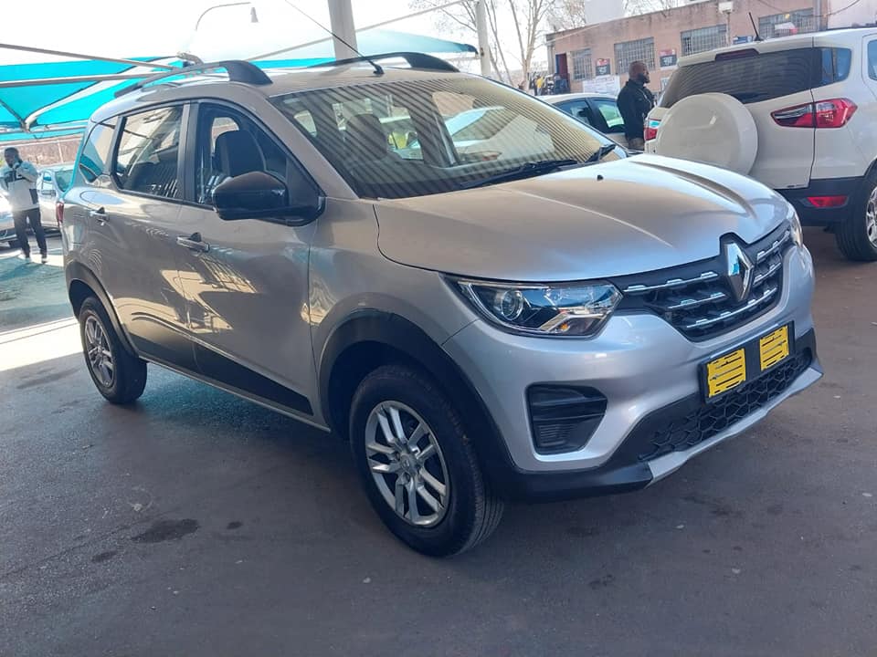 2024 RENAULT TRIBER 1.0 26 000KM SILVER COLOR MANUEL PETROL