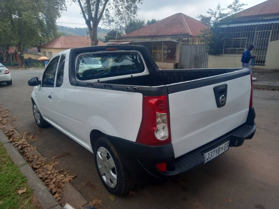 2022 Nissan NP200 1.6i PETROL, Manual, White 80000kms