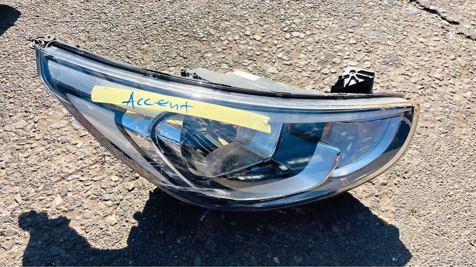 Hyundai Accent headlight 2014 - Private Seller Hyundai Accent headlight 2014 - Private Seller