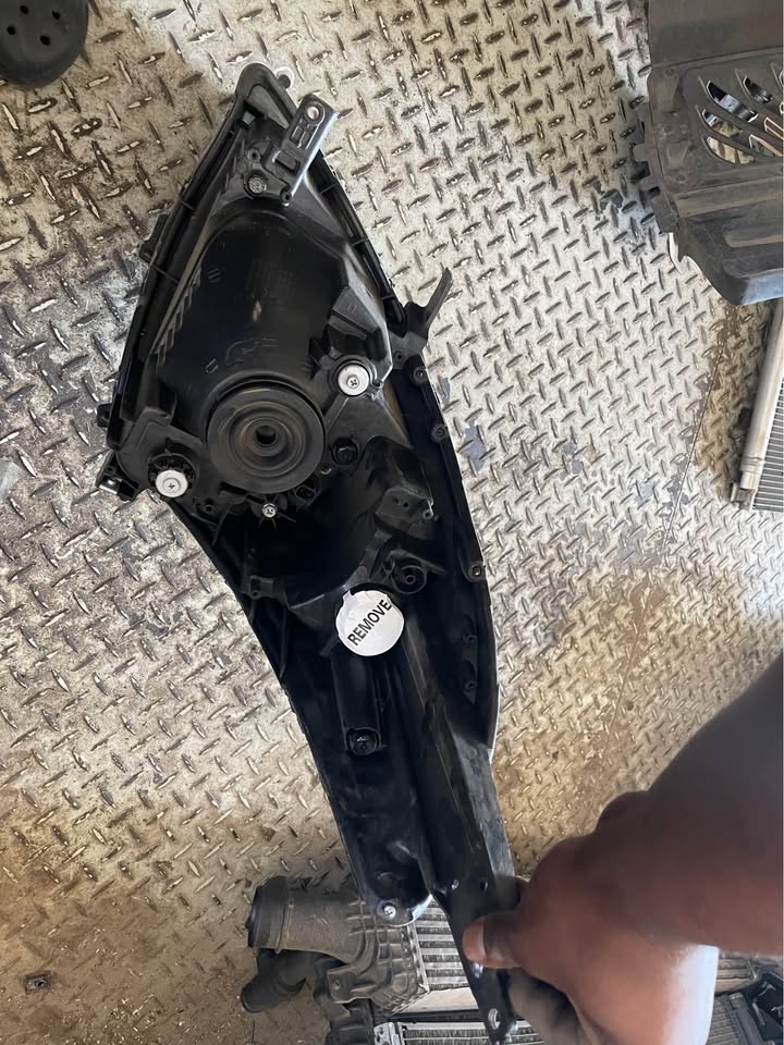 Suzuki swift headlight RHS - Private Seller Suzuki swift headlight RHS - Private Seller