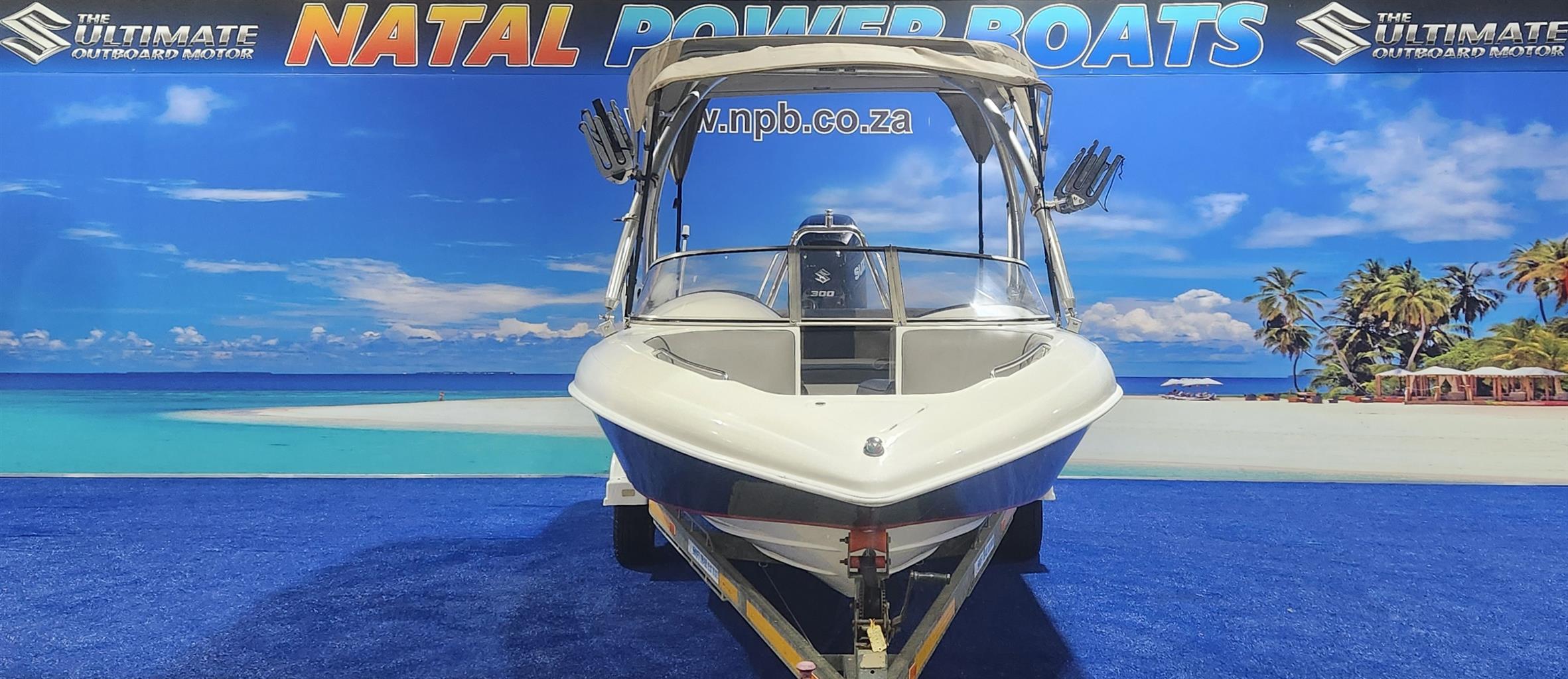 CLASSIC 210 ON TRAILER 300 HP SUZUKI 4 STROKE 2017 MODEL MOTOR 128 HOUR