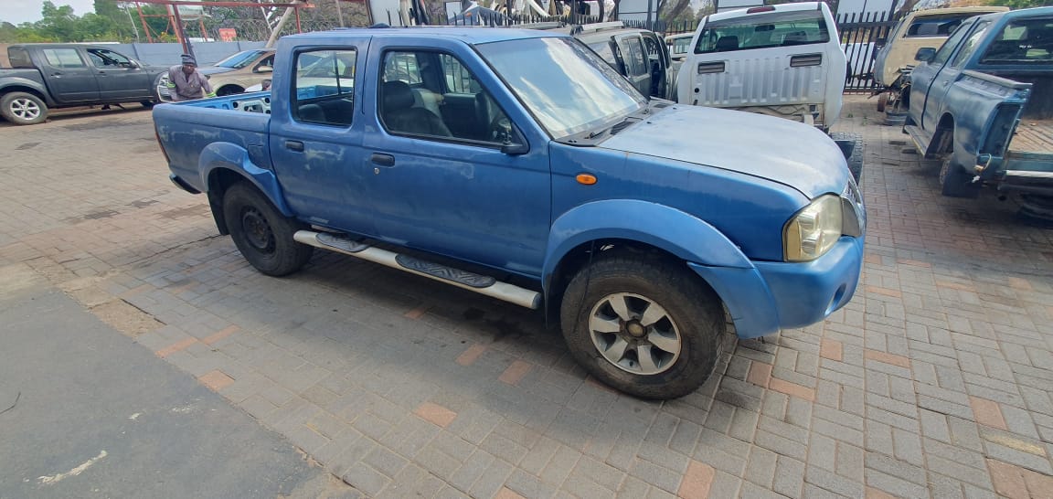 Nissan hardbody 2.4  2x4  stripping for spares - Private Seller