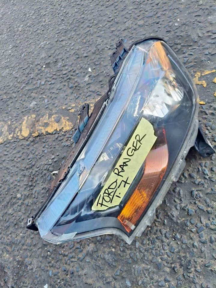 FORD RANGER T7 HEADLIGHT - Private Seller FORD RANGER T7 HEADLIGHT - Private Seller