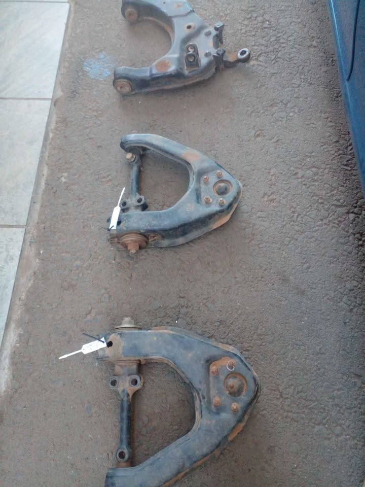 Toyota hilux KZ.TE lower and upper control arms - Private Seller Toyota hilux KZ.TE lower and upper control arms - Private Seller