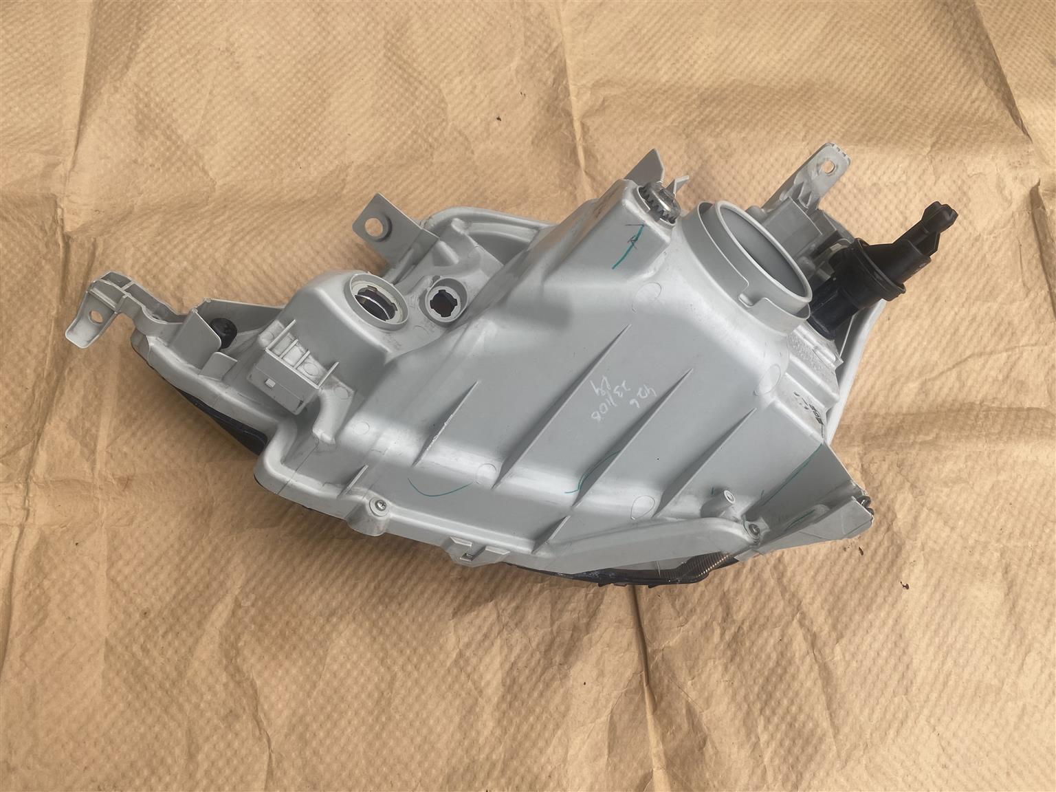 2018 TOYOTA ETIOS HEADLIGHT RIGHT SIDE FOR SALE. IN PRISTINE CONDITION