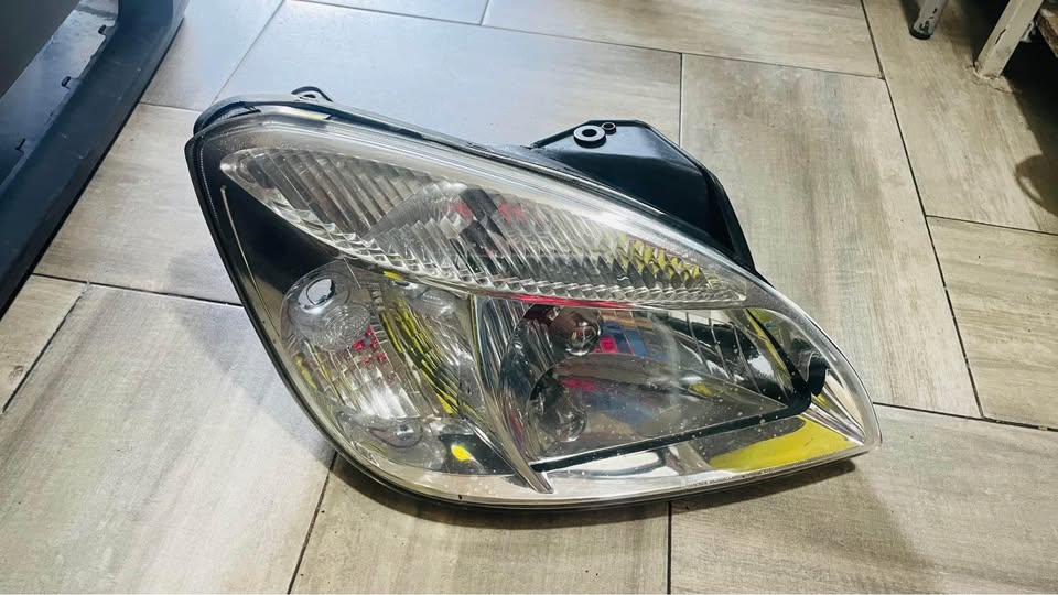 Kia Rio headlight 2005 - Private Seller Kia Rio headlight 2005 - Private Seller