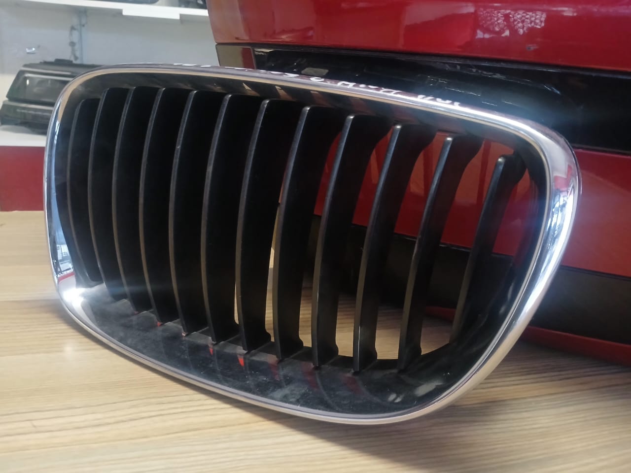 2011  LEFT FRONT MAIN GRILLS FOR SALE SUPER CLEAN  BMW E90 3SERIES - Private Seller