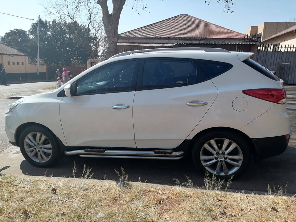 2011 HYUNDAI IX35 2.0 MANUAL TRANSMISSION IN EXCELLENT CONDITION REVERSE CAMERA