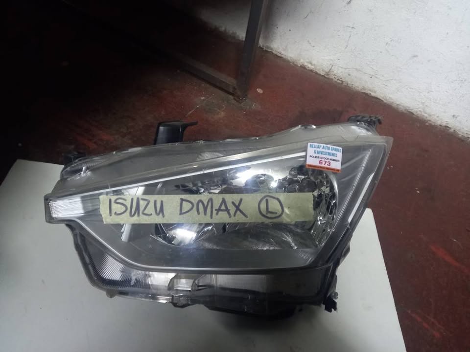 ISUZU D-MAX HEADLIGHT LEFT SIDE - Private Seller ISUZU D-MAX HEADLIGHT LEFT SIDE - Private Seller