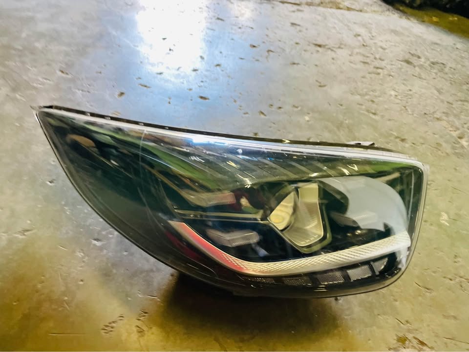 Kia Picanto xenon headlight - Private Seller Kia Picanto xenon headlight - Private Seller