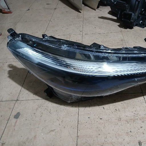 Toyota corolla cross headlight - Private Seller
