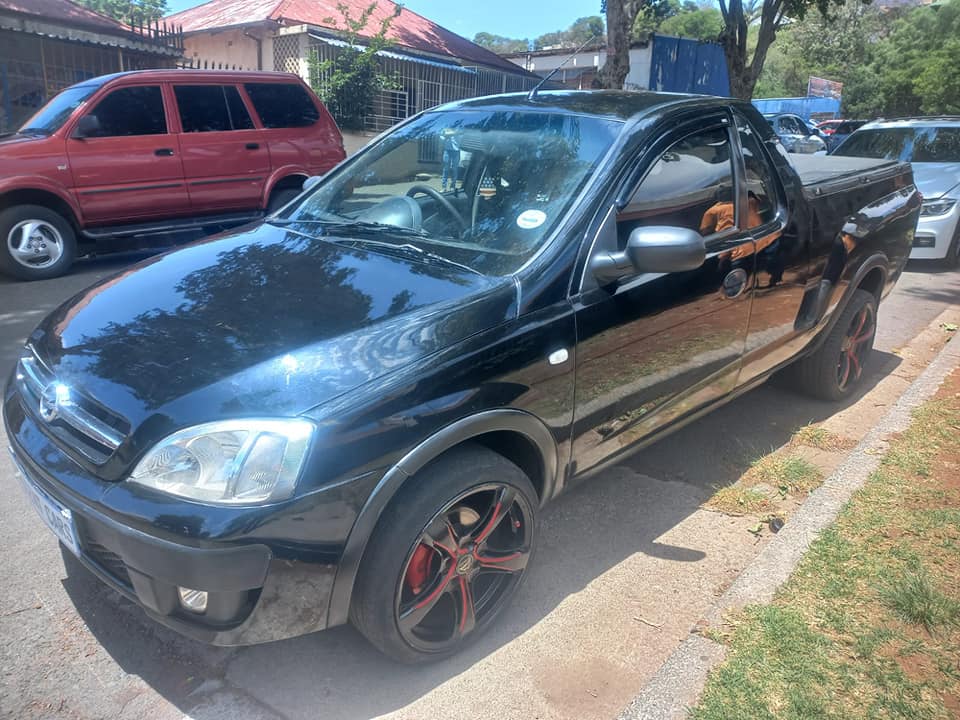 2007 OPEL CORSA BAKKIE 1.4 PETROL, MANUAL, BLACK COLOR, MILEAGE 73000KMS