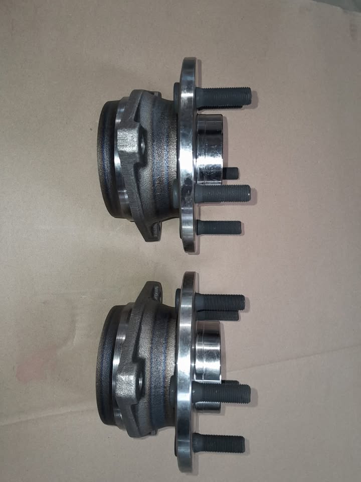 JEEP CHEROKEE XJ BOTH REAR WHEEL/ HUB & WRANGLER TJ FOR SALE - Private Seller JEEP CHEROKEE XJ BOTH REAR WHEEL/ HUB & WRANGLER TJ FOR SALE - Private Seller