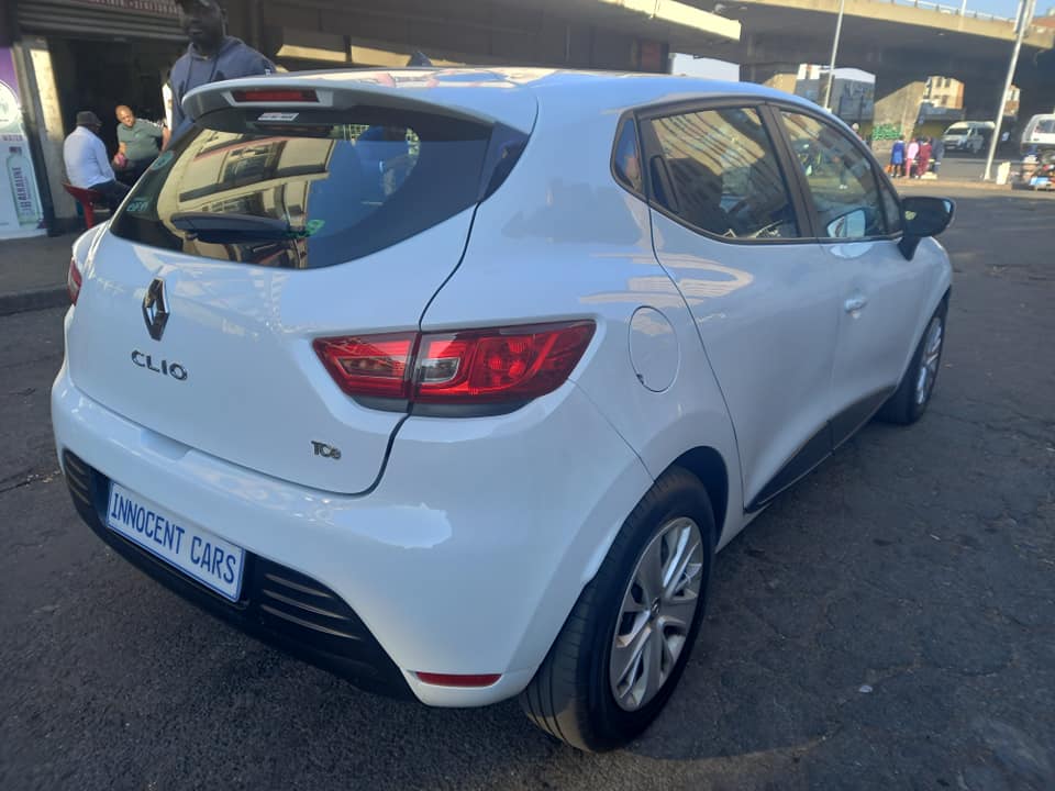 2018 RENAULT CLIO 4 T900 PETEOL, MANUAL, WHITE COLOR, MILEAGE 84000KM,
