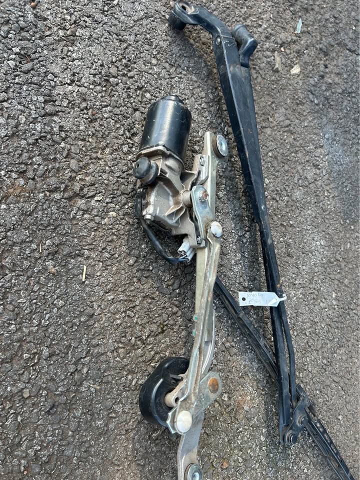 Toyota Etios Wiper Motor And Arms Available Call or WhatsApp - Private Seller