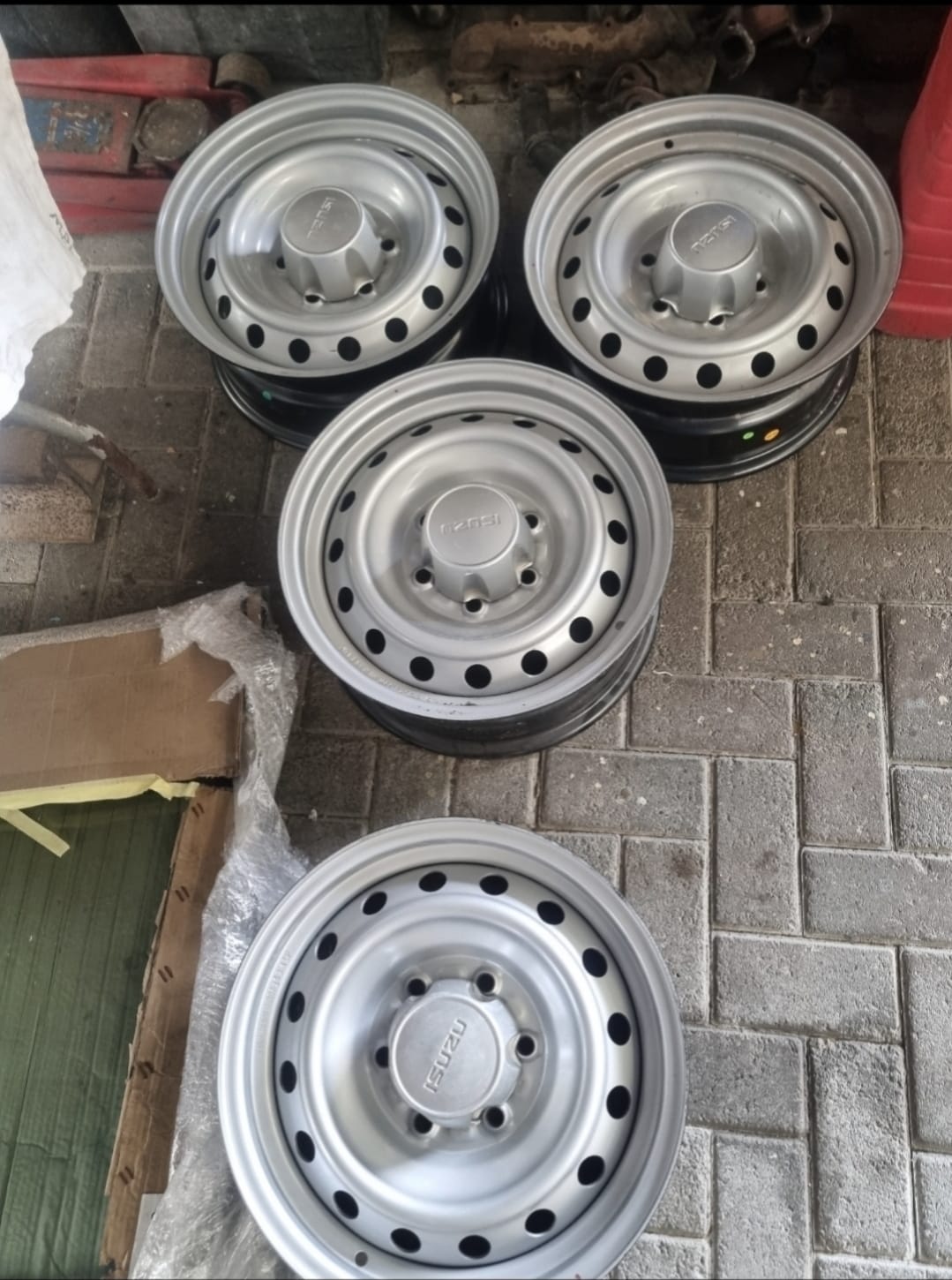 Isuzu Mags/Rim's and centre caps - Private Seller