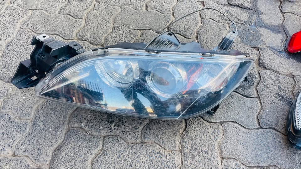 Mazda 3 headlight 2004/08 - Private Seller Mazda 3 headlight 2004/08 - Private Seller