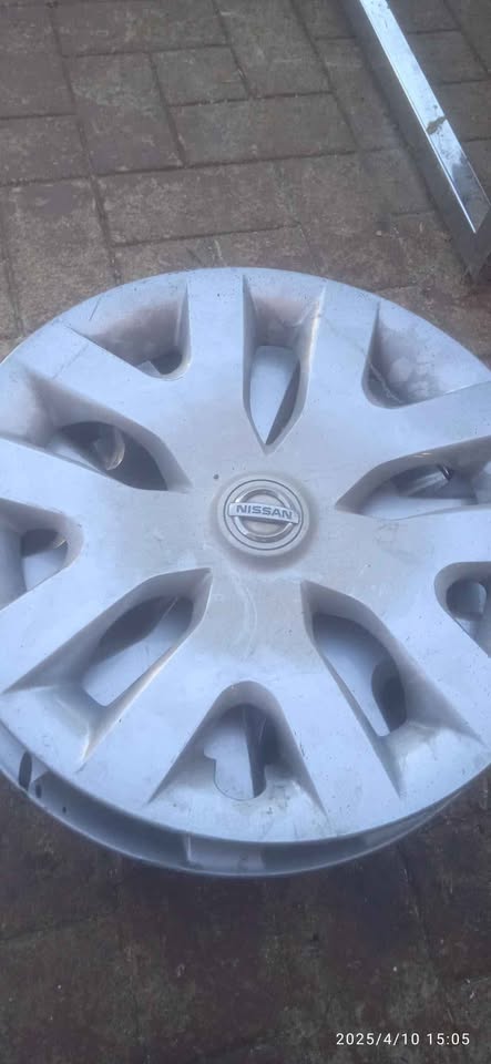 4 X 16 inch Nissan wheel caps for sell - Private Seller