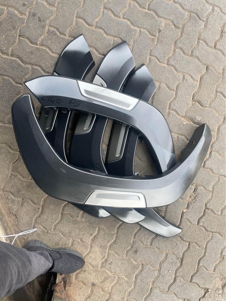 Toyota Hilux Legend wheel arch fullset Call or Dm - Private Seller Toyota Hilux Legend wheel arch fullset Call or Dm - Private Seller