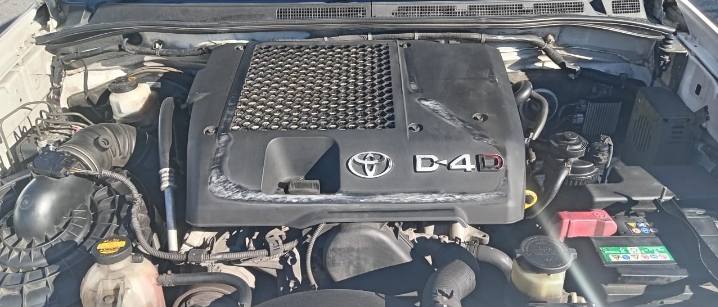 Toyota Fortuner 3.0 d4d 4x2 manual 7 seater2012 model very good condition