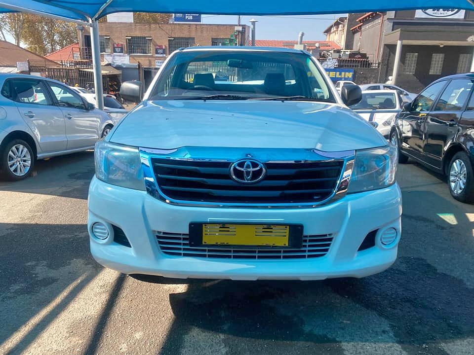 2013 TOYOTA HILUX 2.0 VVTI SINGLE CAB MANUAL