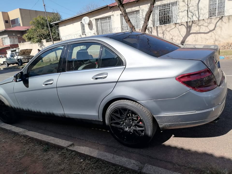 2010 MERCEDES BENZ C180 KOMPRESSOR AUTOMATIC TRANSMISSION IN EXCELLENT CONDITION
