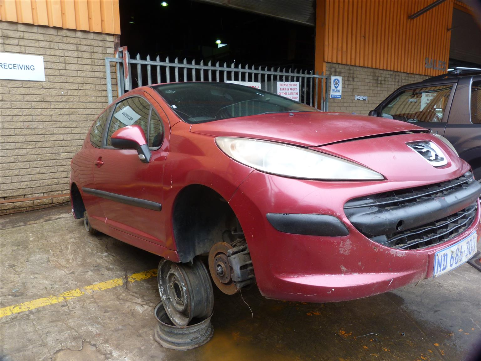 STRIPPING PEUGEOT 207 MODEL 1.4 16V 10FE 2007 RED FOR SPARES - Private Seller