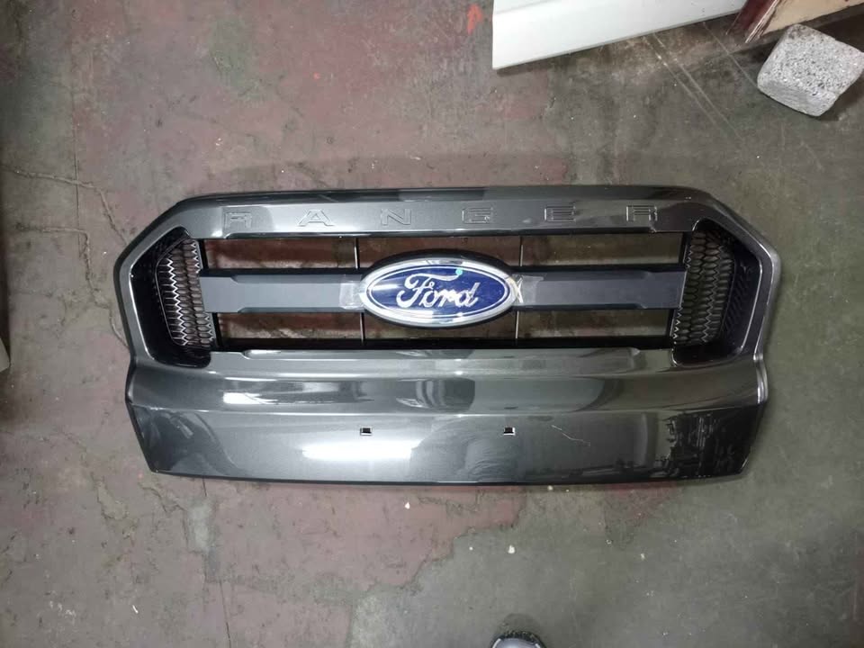 Ford Ranger T7 Grill wide track - Private Seller
