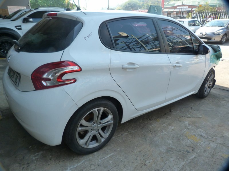Peugeot 208 1.6 VTi Active AT White - 2013 STRIPPING FOR SPARES - Private Seller