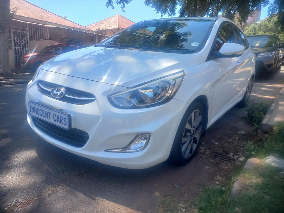2017 HYUNDAI ACCENT SEDAN 1.6 GLS PETROL, MANUAL, WHITE COLOR, MILEAGE