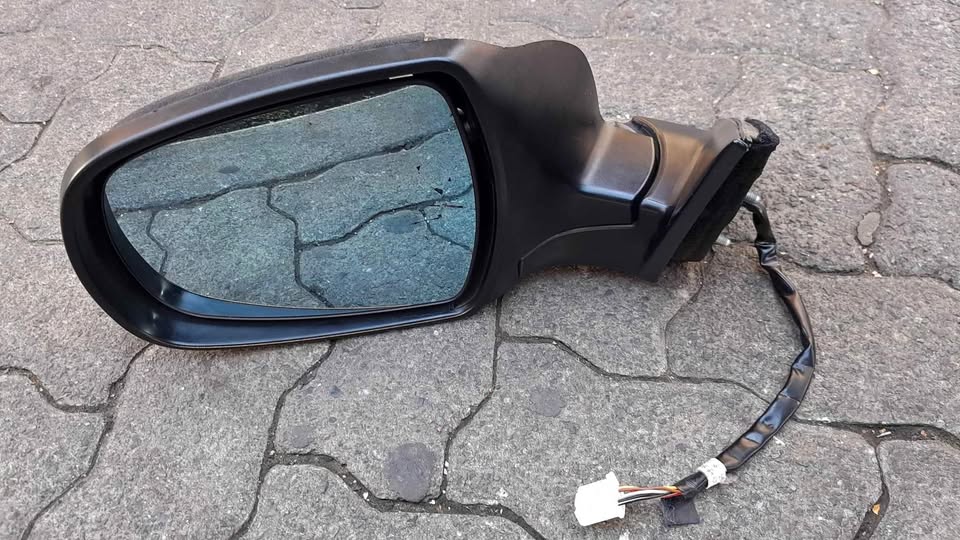 Haval h2 side mirror - Private Seller Haval h2 side mirror - Private Seller