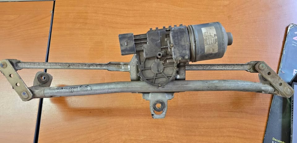 Volkswagen Golf 4/Jetta 4 Wiper Motor and Mechanism For Sale - Private Seller