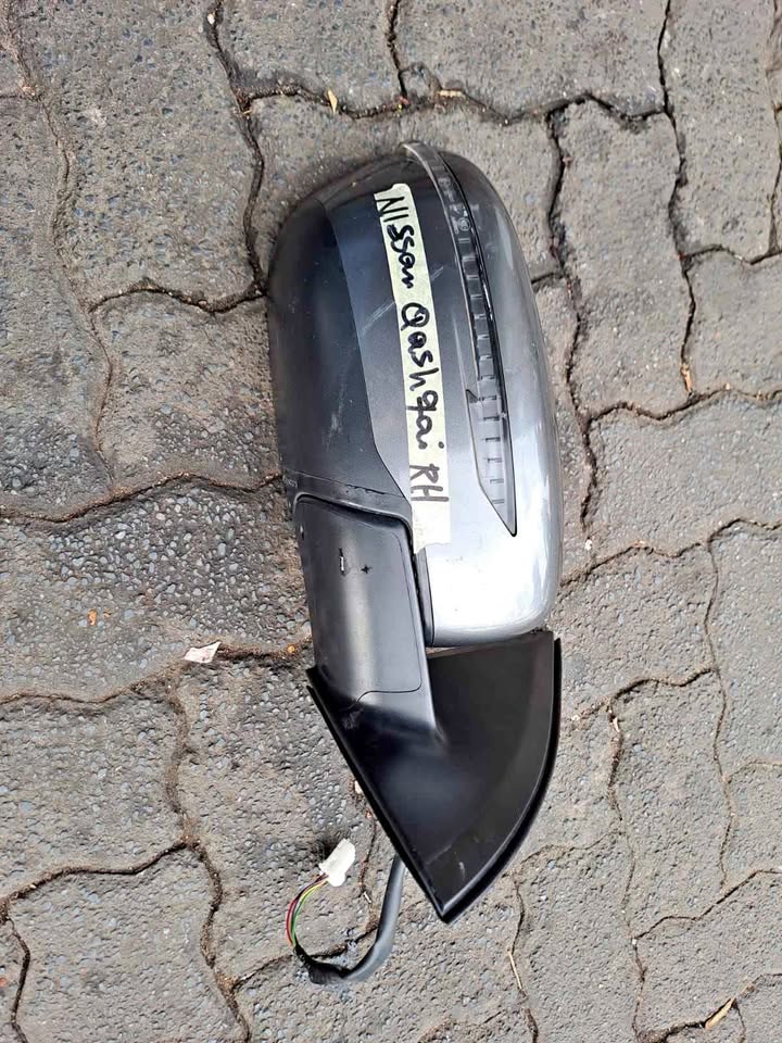 Nissan Qashqai side mirror Right side - Private Seller Nissan Qashqai side mirror Right side - Private Seller