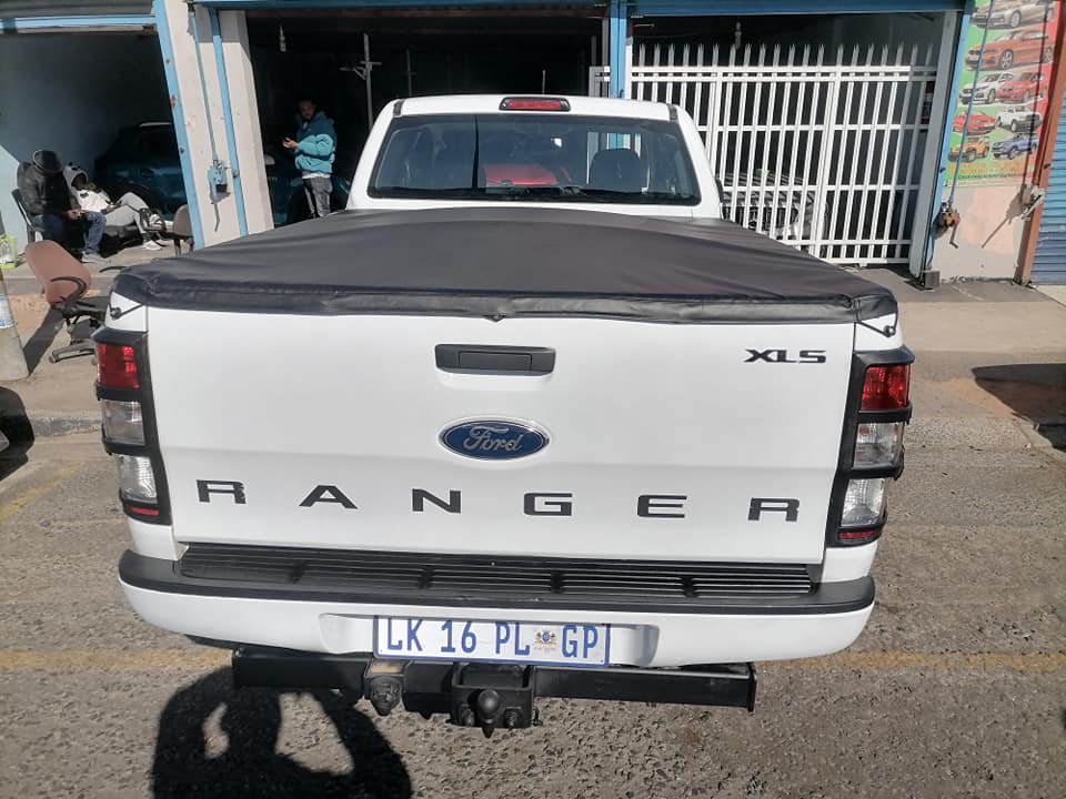 2015 Ford Ranger 3.2 6Speed Extra Cab 4x2 XLS With a Nice interior seat