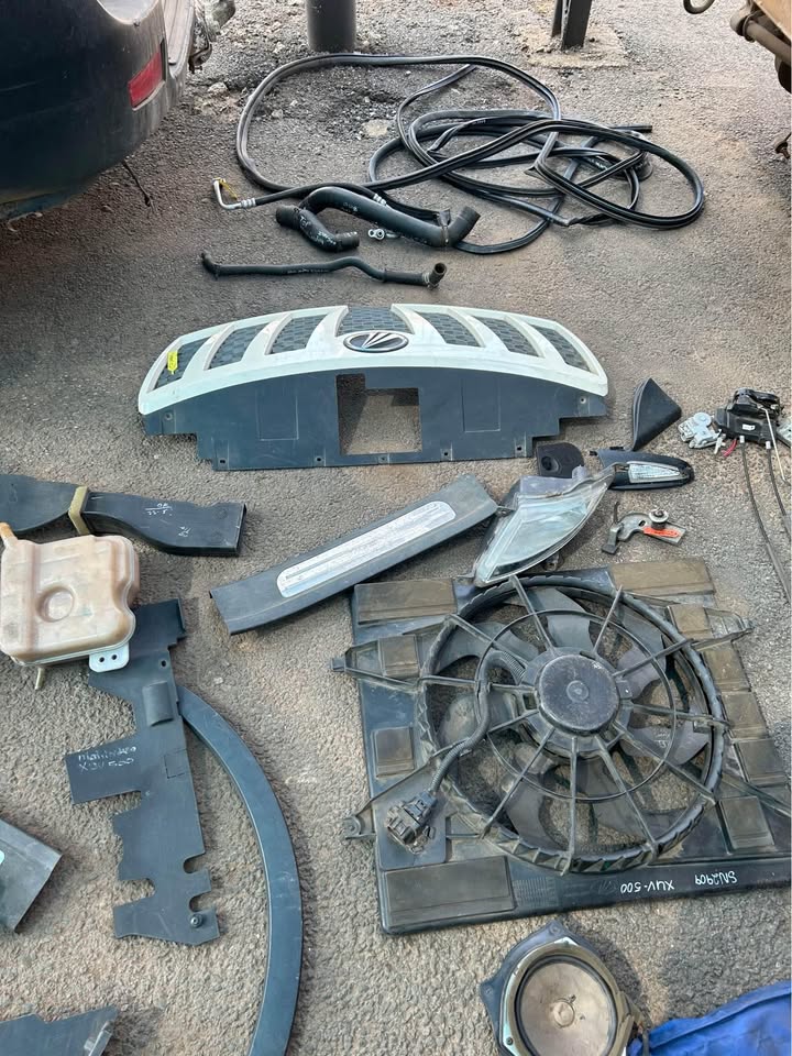 Mahindra XUV 500 Assorted Parts For Sale @Circle 7 Used Parts Call or WhatsApp - Private Seller