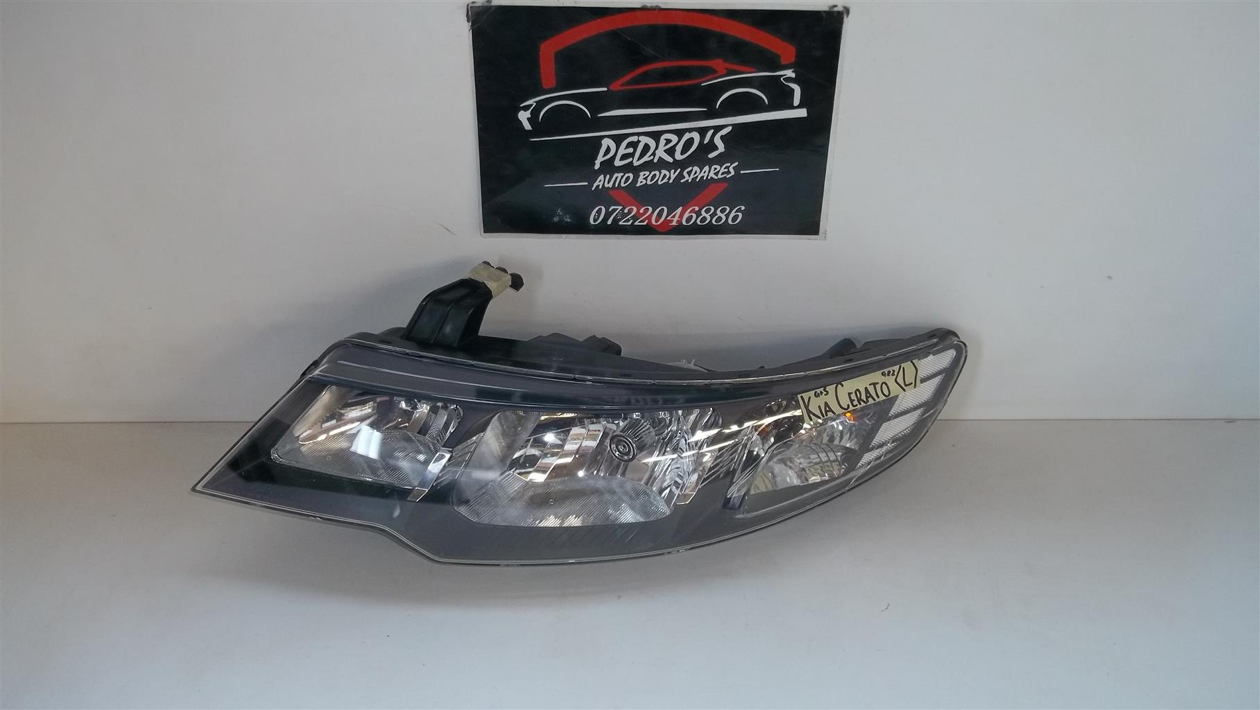 Kia Cerato (Left) Headlight - Private Seller Kia Cerato (Left) Headlight - Private Seller
