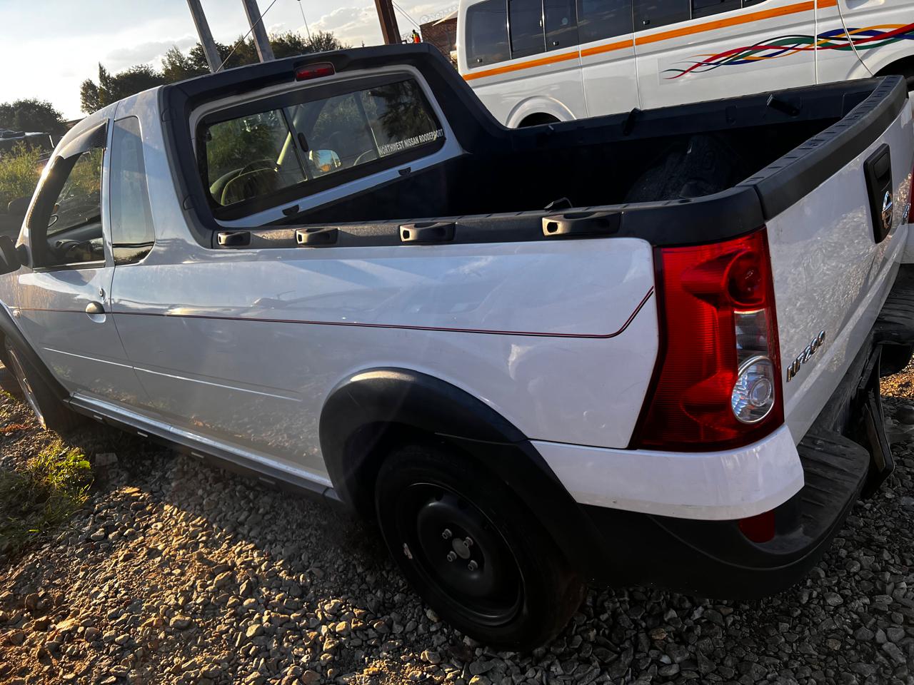 Np200 utility bakkie