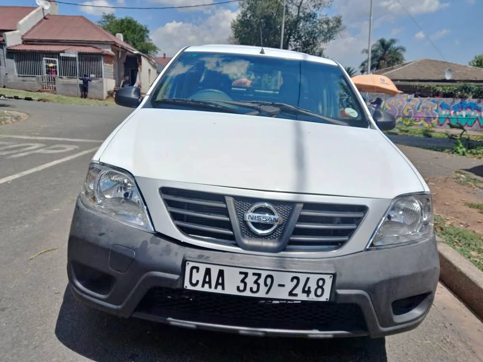 2021 NISSAN NP200 BAKKIE WITH CANOPY WHITE COLOR 1.6 PETROL, 75000KMS, SPARE KEY