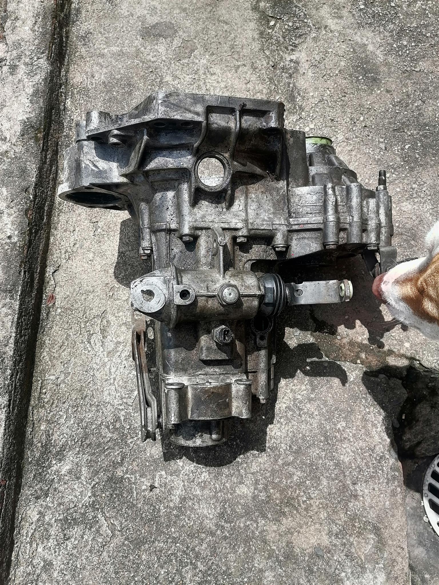 For sale VW 5 speed trick box. In good condition R3500 onco - Private Seller