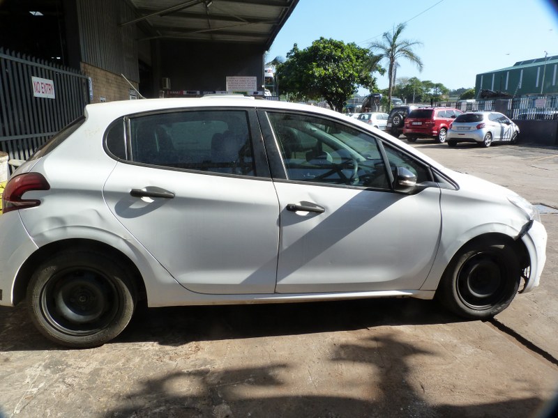 Peugeot 208 1.0 Manual White - 2017 SPARESBOYZ STRIPPING FOR SPARES - Private Seller