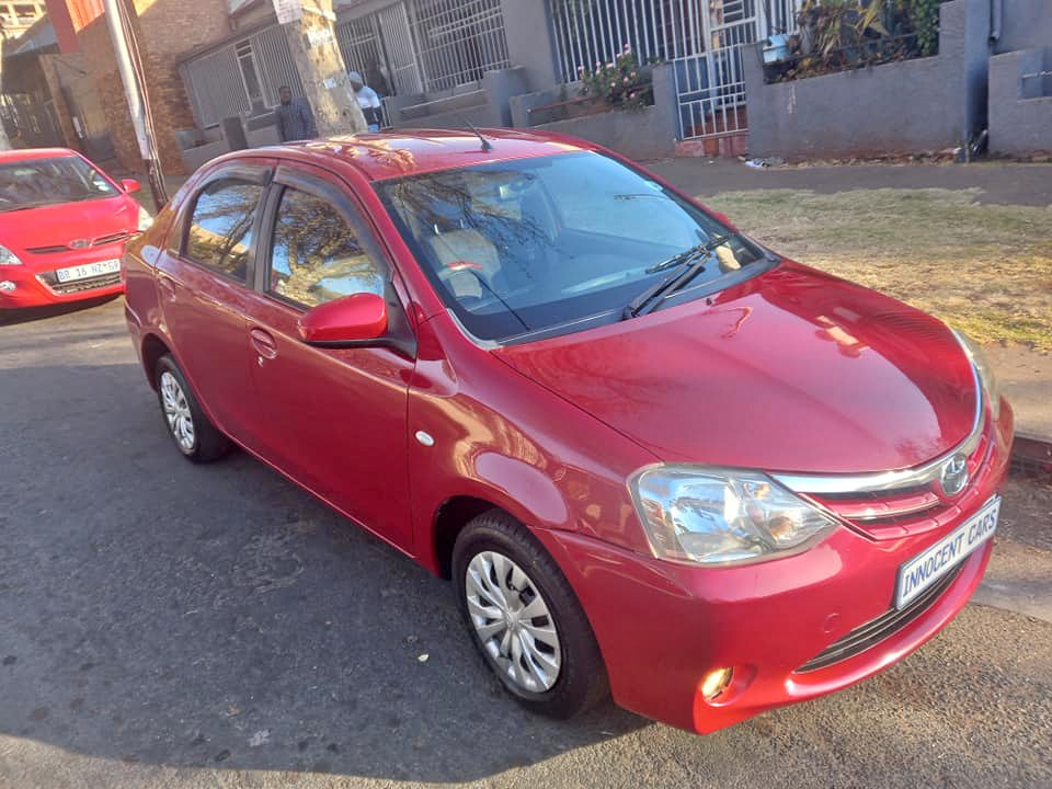 2015 TOYOTA ETIOS SEDAN 1.5 ENGINE PETROL, MANUAL, MAROON COLOR, MILEAGE