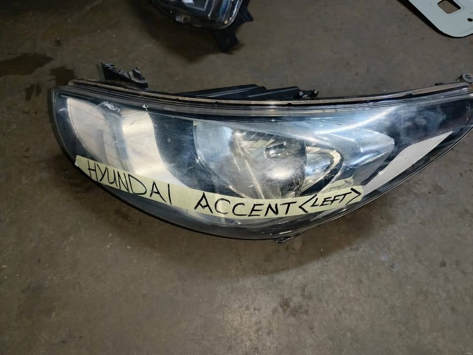 Hyundai Accent Leftside Headlight - Private Seller Hyundai Accent Leftside Headlight - Private Seller