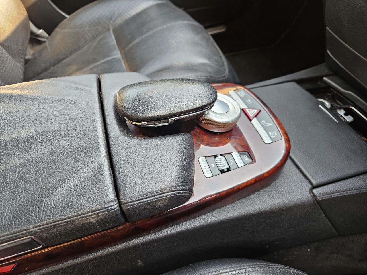 Mercedes Benz S500 W221 preface stripping used parts and spares for sale.
